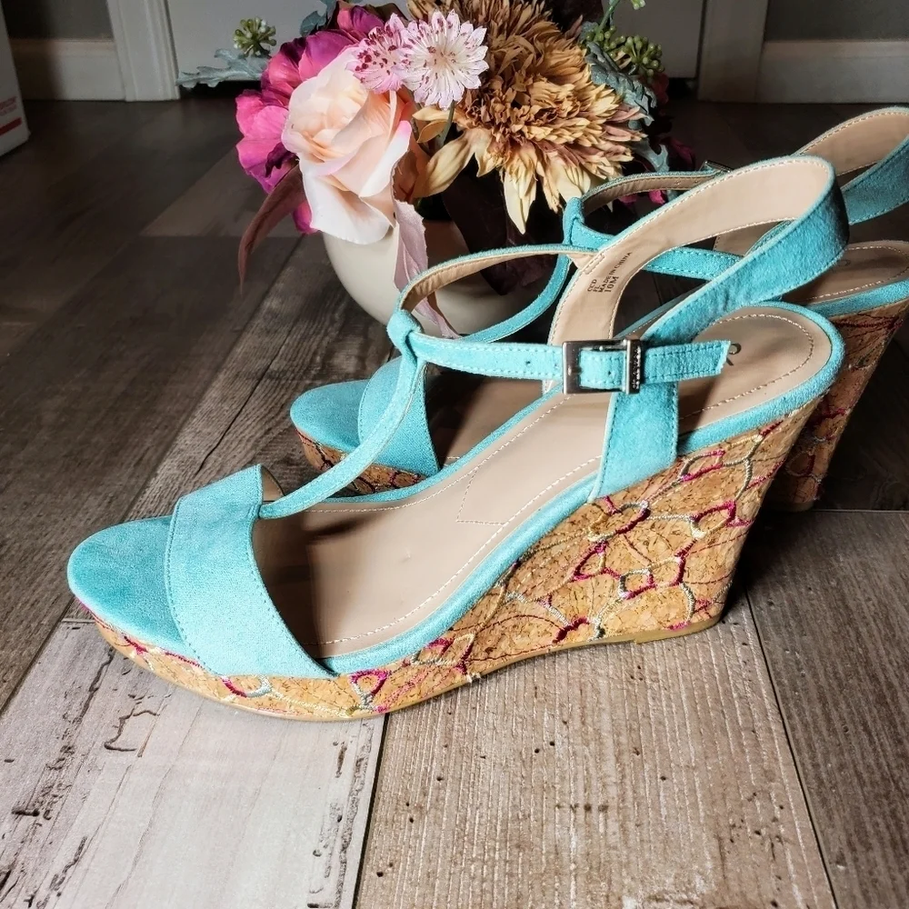 Charles by Charles David Lainey Wedge Sandals Size 10M EUC